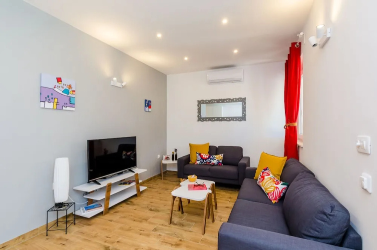 Apartment Moon River