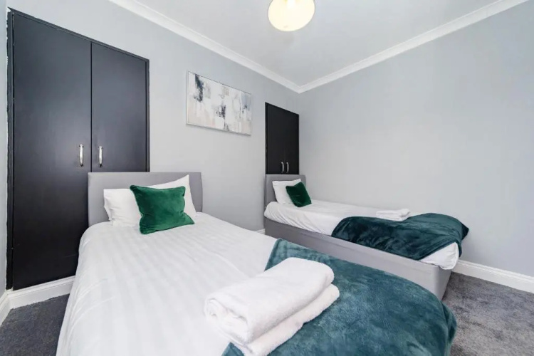 Cosy three bedroom flat next brighton seafront SLEEP 8