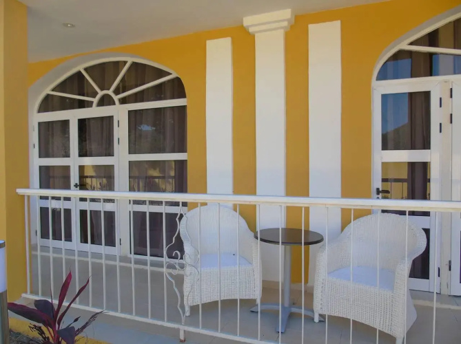 Hotel E El Cobre