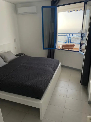 Sunny Seaview Modern apt - Pool and Beach Access