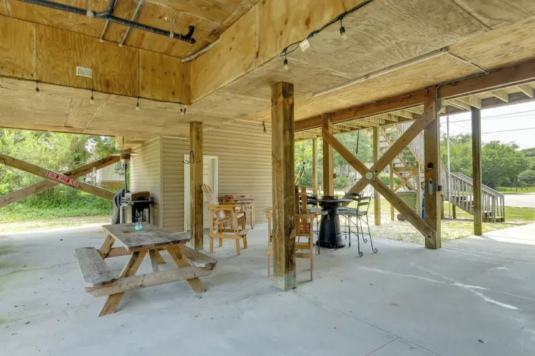 Coastal Emerald Isle Retreat w/ Deck & Grill!