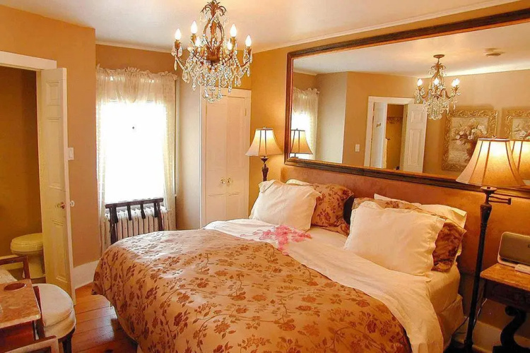 Apple Tree Historic B&B