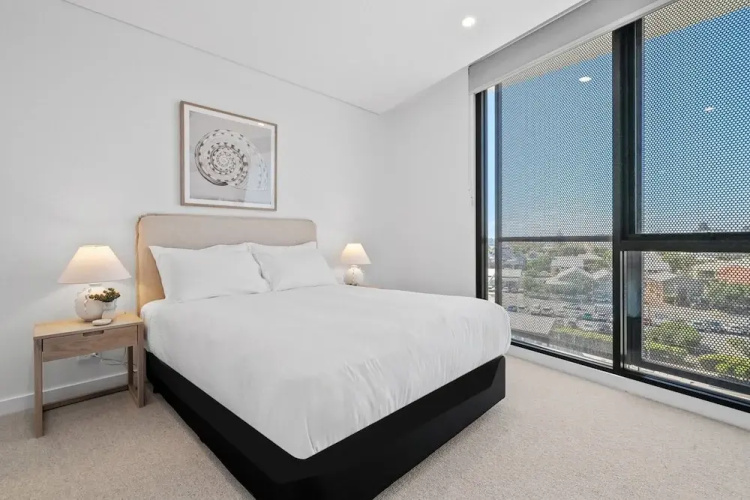 Stylish 2-bed Unit With Views & Rooftop Access