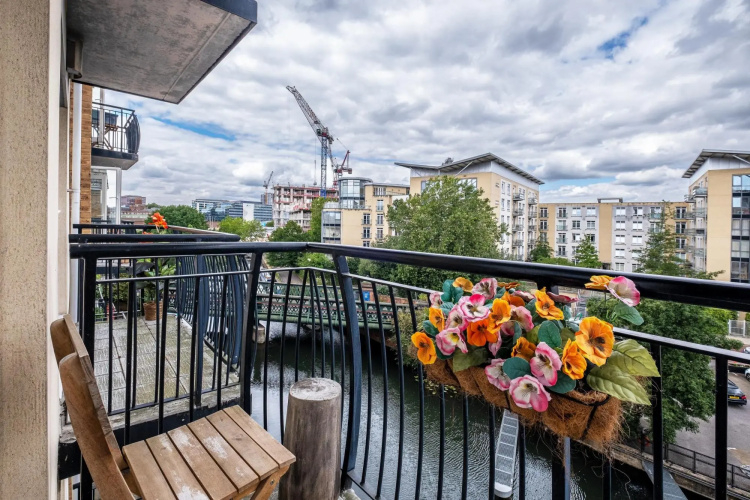 Reading Town Centre River View Serviced Apartments