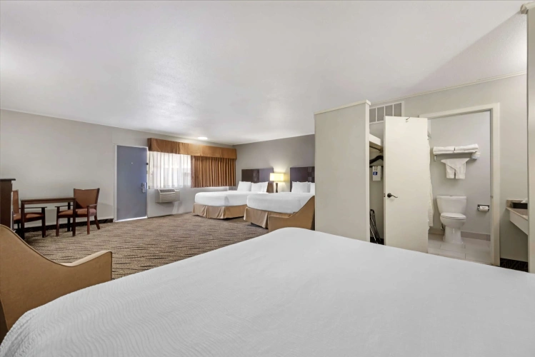 Standard Sextuple room