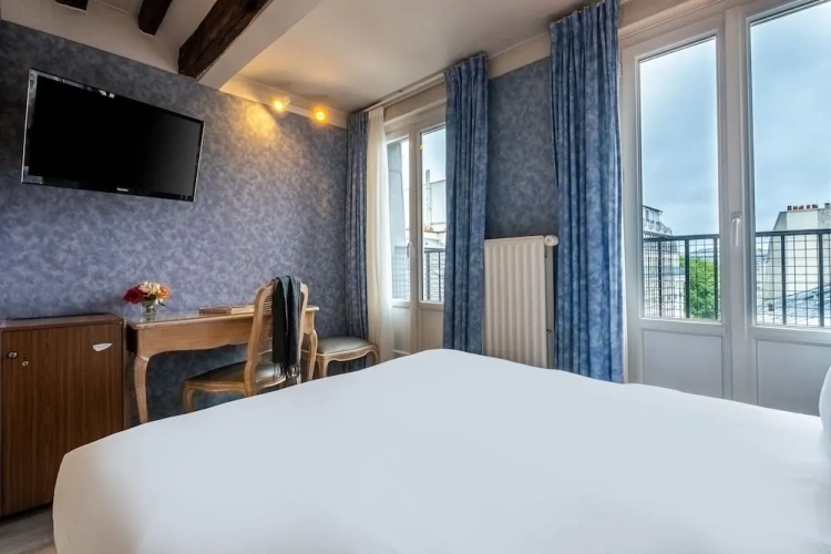 Classic room with balcony