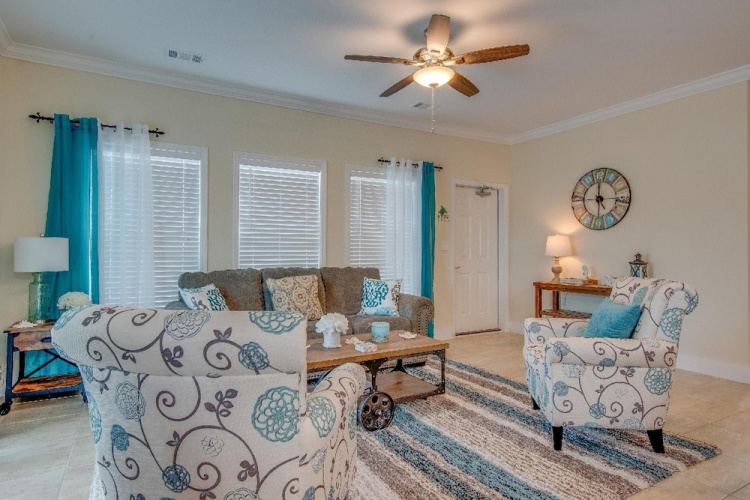 2 Beautiful 4 Bed 3 Bath Pool Home w Free Dock