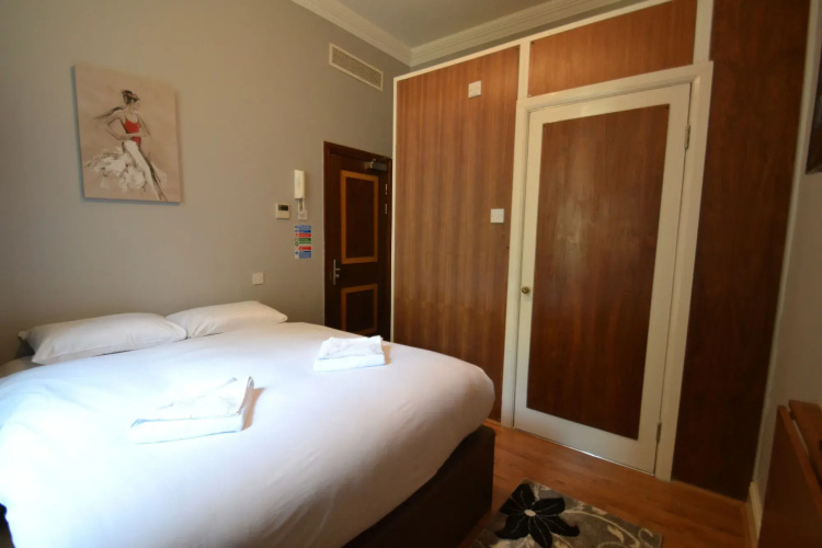 Hyde Park Suites - Apartments