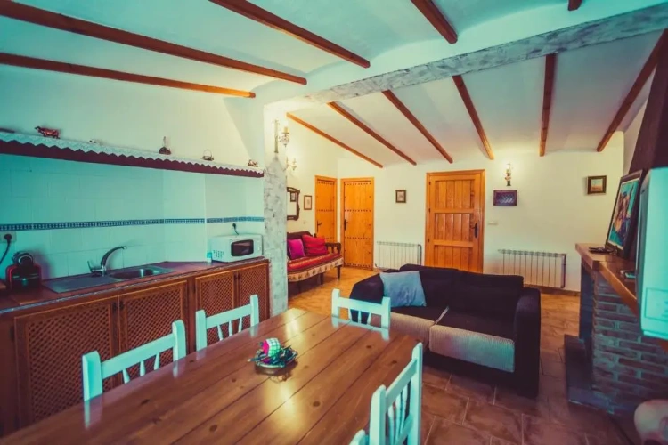 3 Bedrooms Apartment