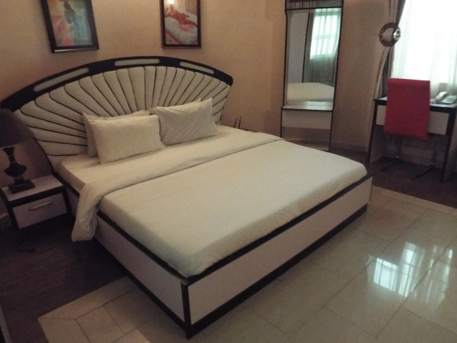 Royalview Hotel And Suites