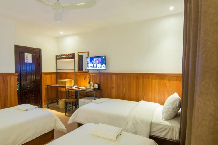 Standard Triple room