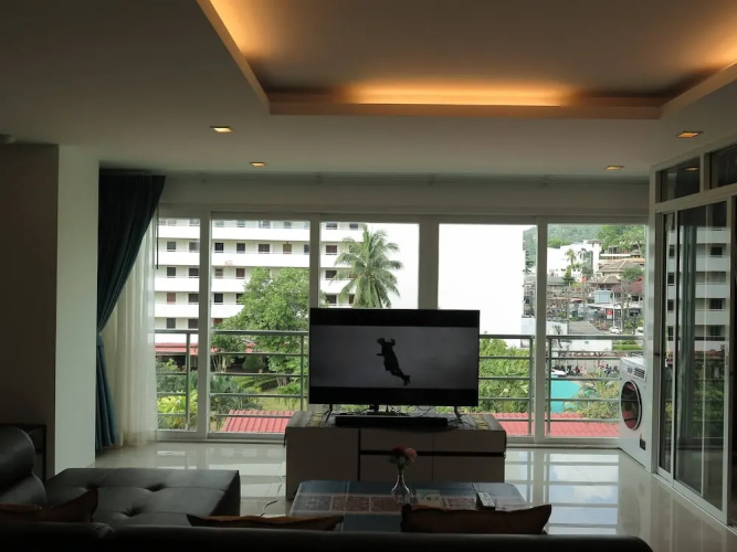 6-18 - 3 Bdr Spacious Penthouse With Shared Pool
