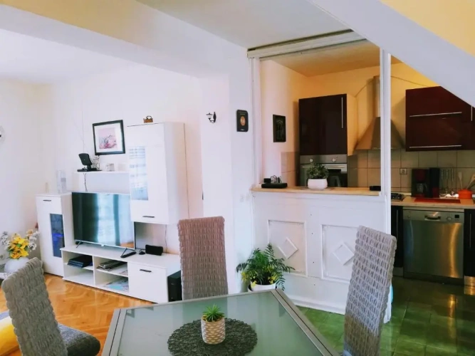 3 Bedrooms Apartment
