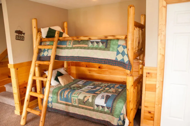 AMERICAN BEAUTY - 5 Br Cabin
