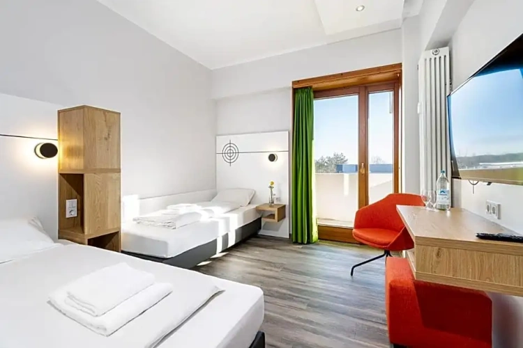 Standard Twin room with balcony