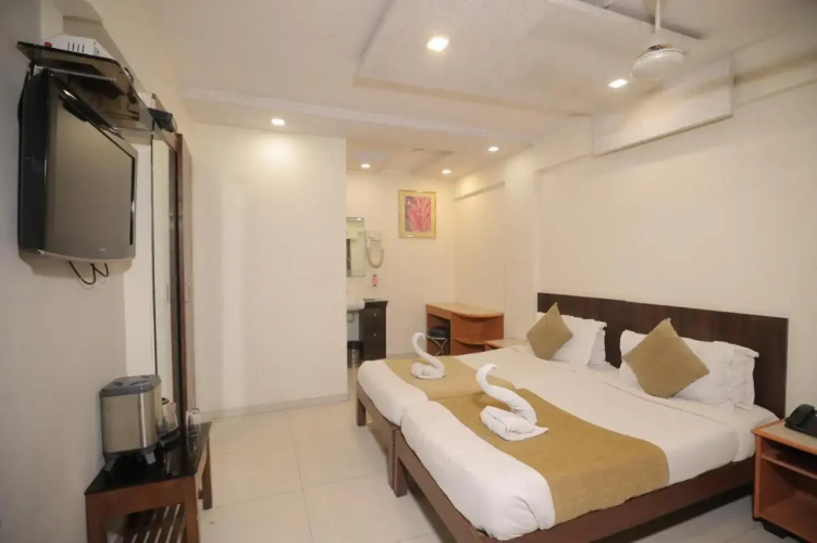 The Excellency by OYO Rooms