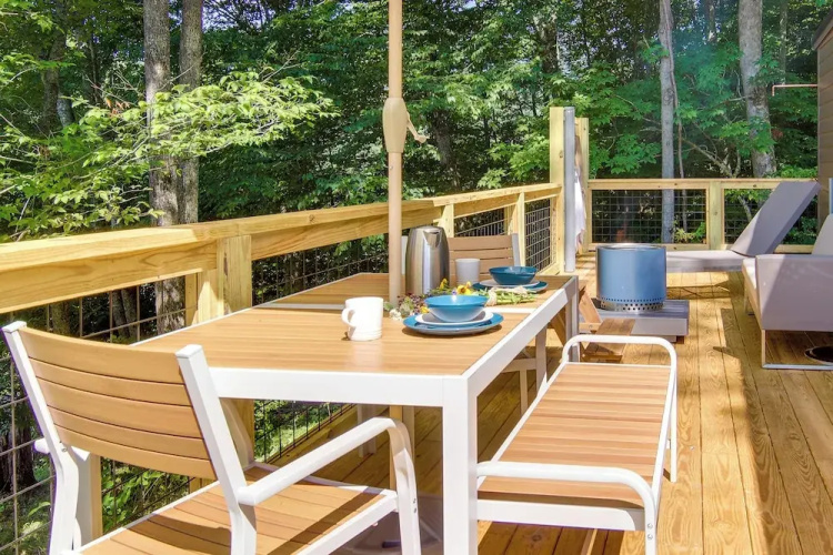 Upscale + Modern Tiny Cabin on Cane River!