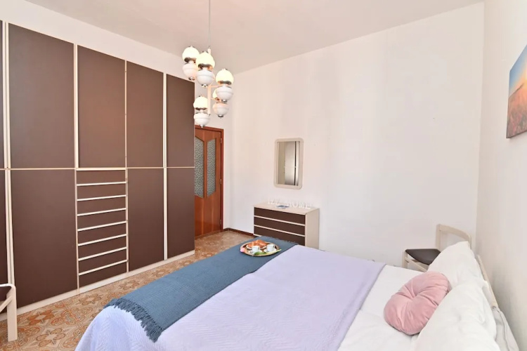 IzzHome Colonial