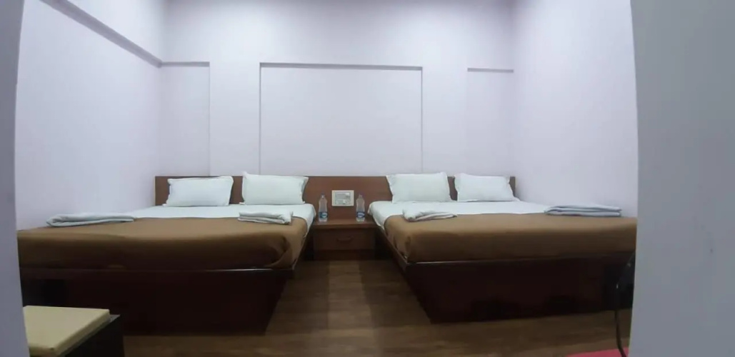 Rajhuns Deluxe Lodging