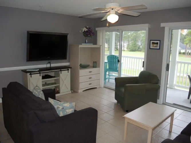 2305m 1 Bedroom Condo by Redawning