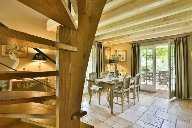 Le B. Cottage