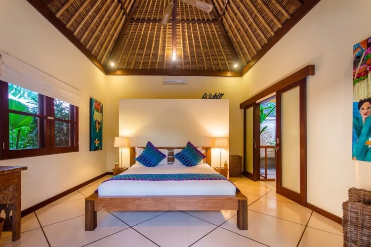 4 Bedrooms Villa