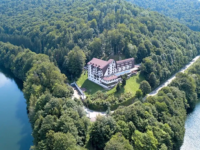 Valea Cu Pesti