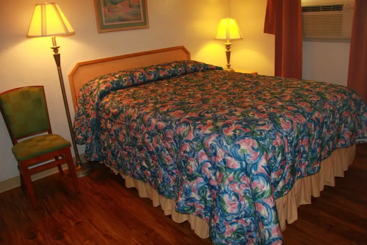 Sunrise Motor Inn