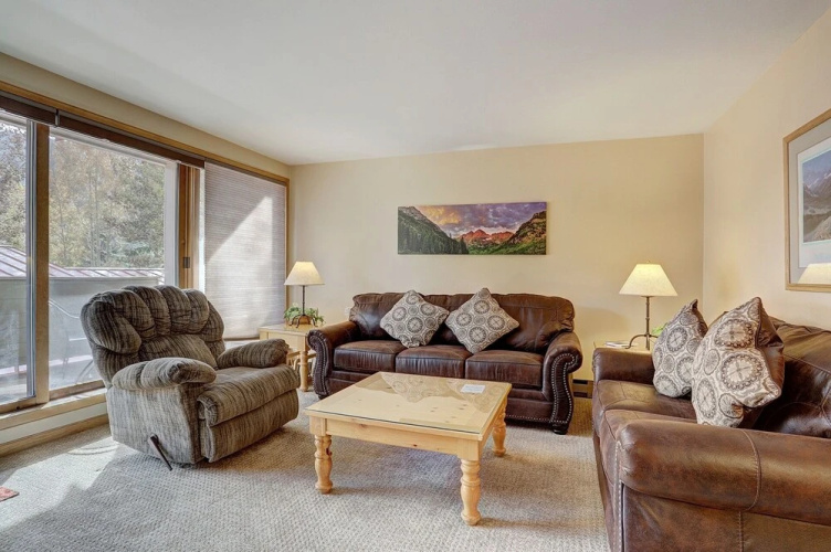 107 Ski Run 2 Bedroom Condo by RedAwning