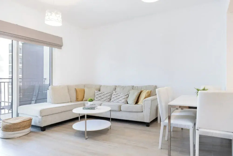 Bloomfields Luxurious 2Br Water Edge