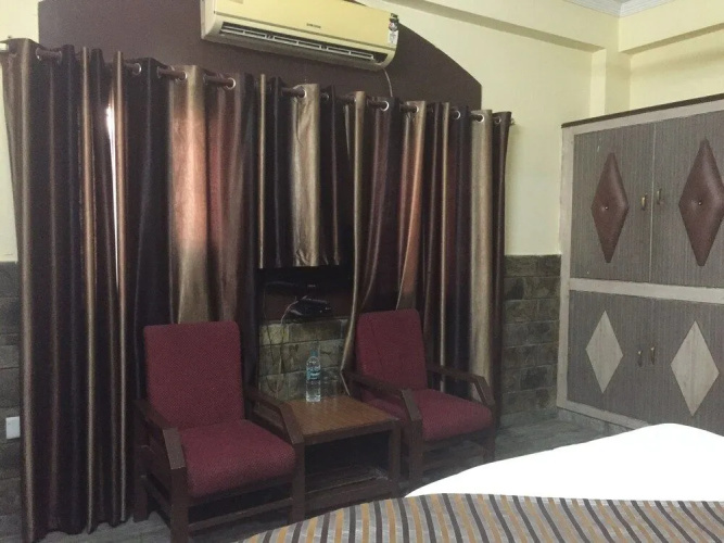 OYO 82578 Hotel Giridhar