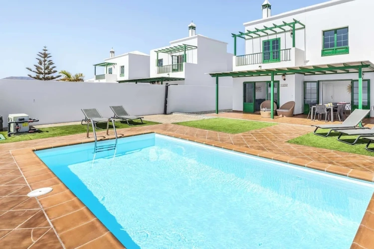 3 Bedrooms Villa
