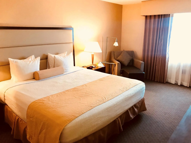 Best Western Plus Tempe by the Mall