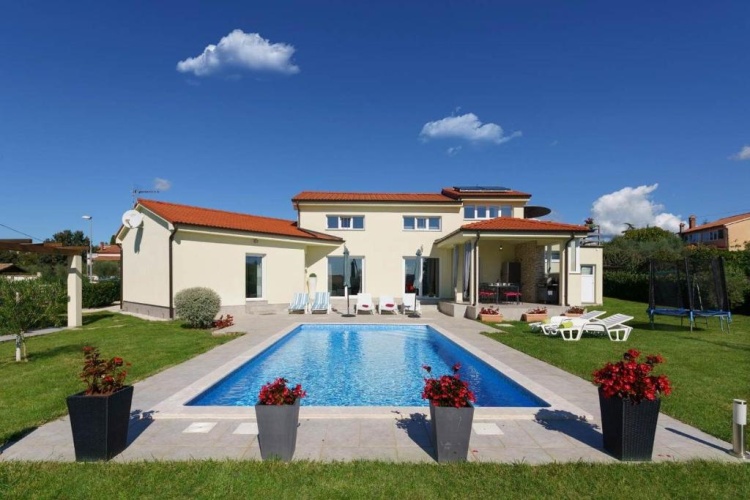 4 Bedrooms Cottage