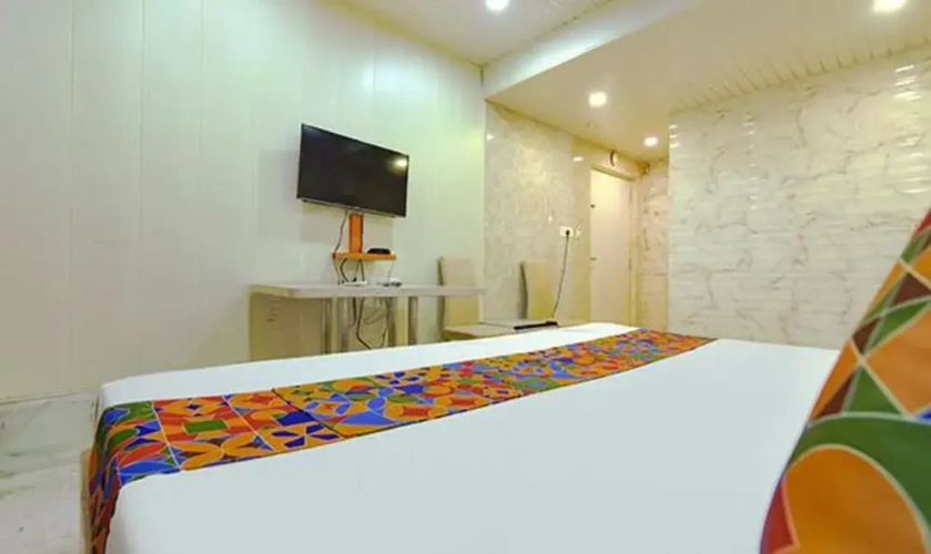 Fabhotel Comfort Inn