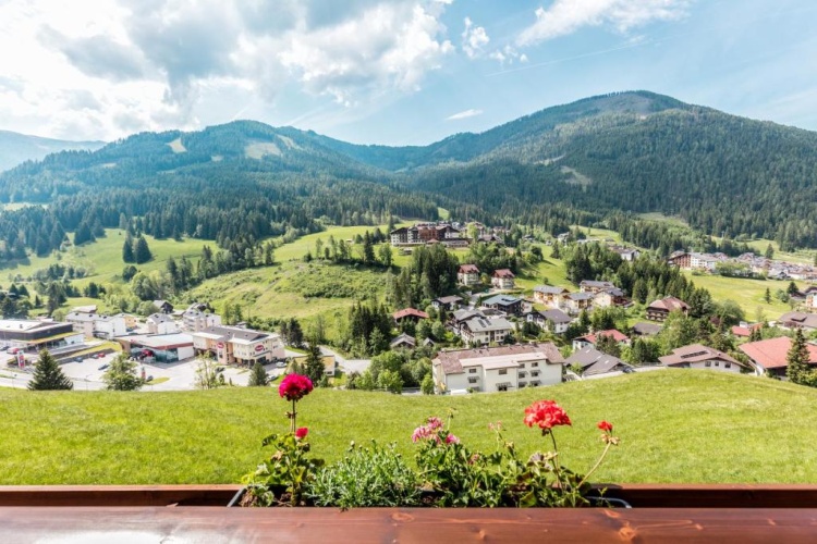 1 Bedroom Apartment with balcony and with mountain view