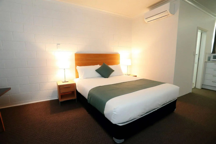 Q Express Motel
