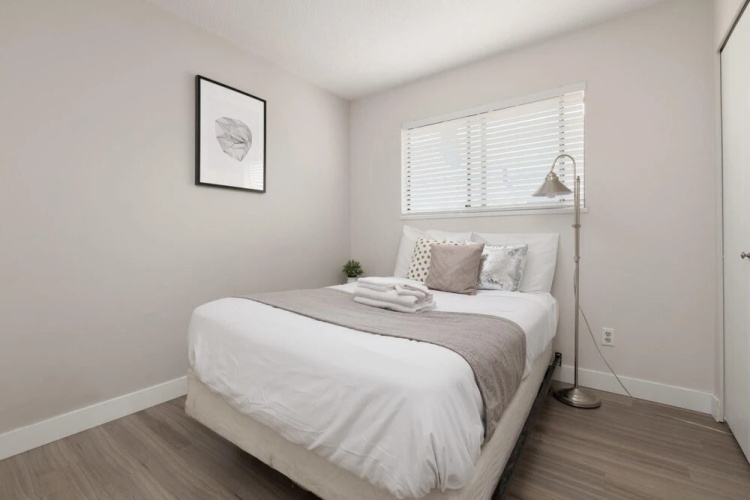 Huge 4 Bedroom Upper Suite