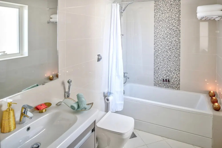 Luxury Staycation - Continental Tower