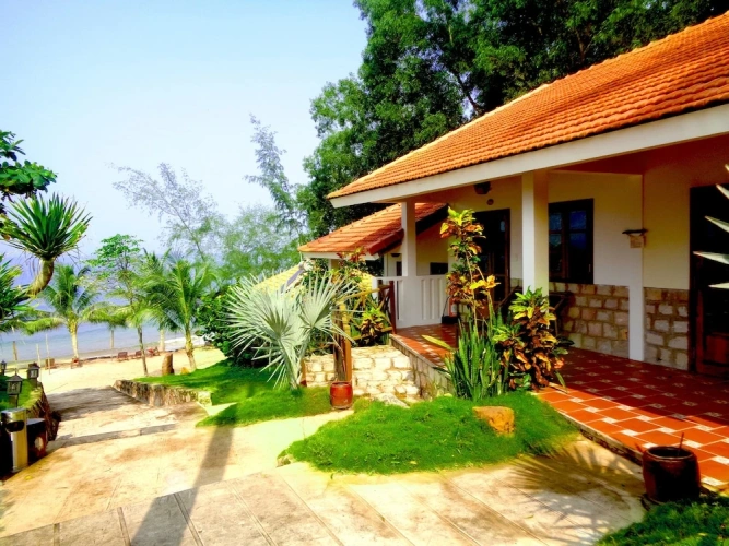 Deluxe Double room with balcony and with partial sea view
