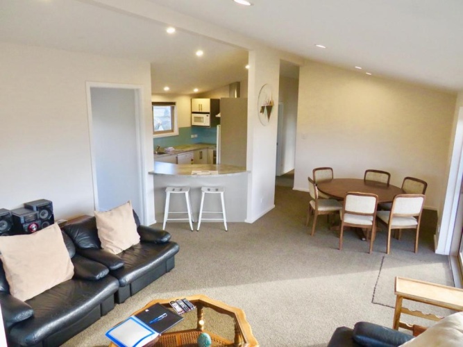 5 Bedrooms Cottage