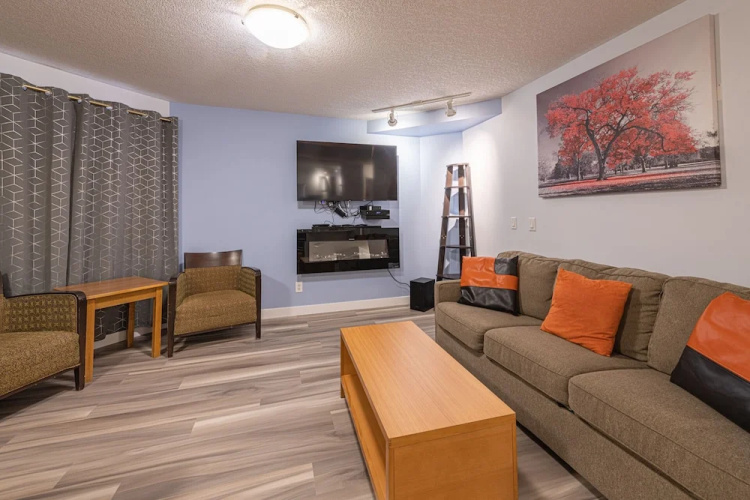One Bedroom Suite with BBQ & huge Patio