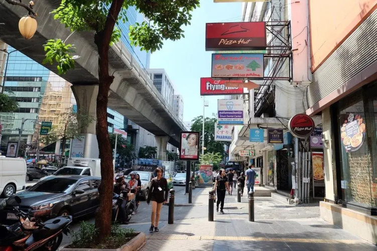 V Place Silom