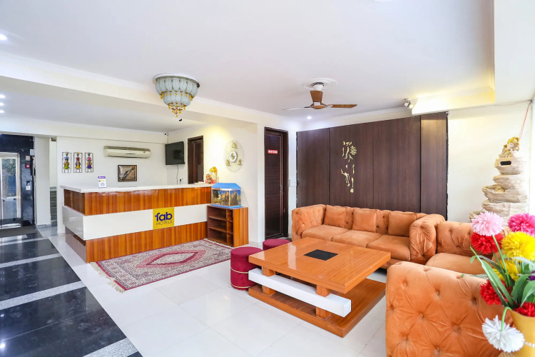 Fabhotel 52 Ivory