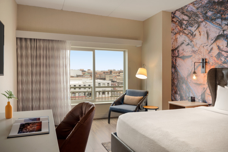 Hotel Indigo Naperville Riverwalk photo 9