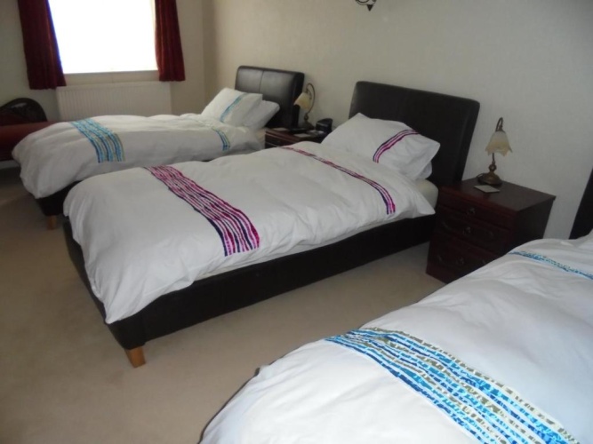 Standard Triple room