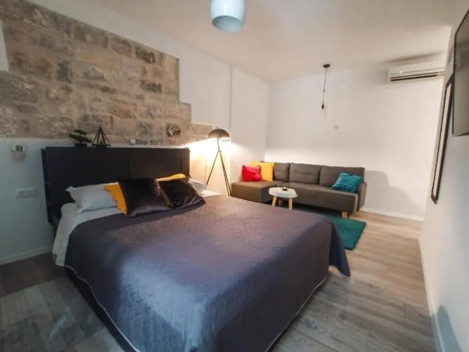 Julije Rooms