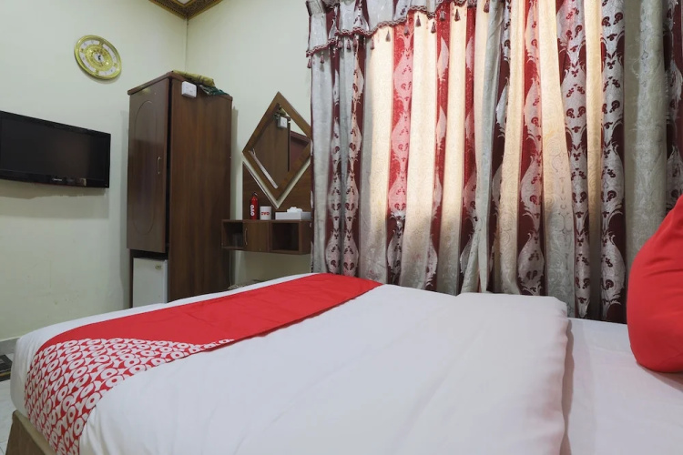 OYO 335 Remas Hotel Llc