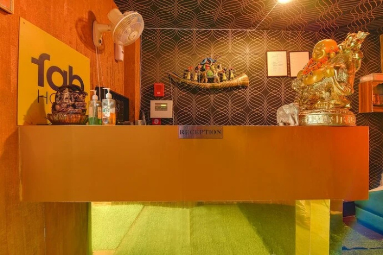 Fabhotel Queens Hub