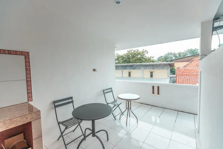 OYO 2229 Dolfie Residence